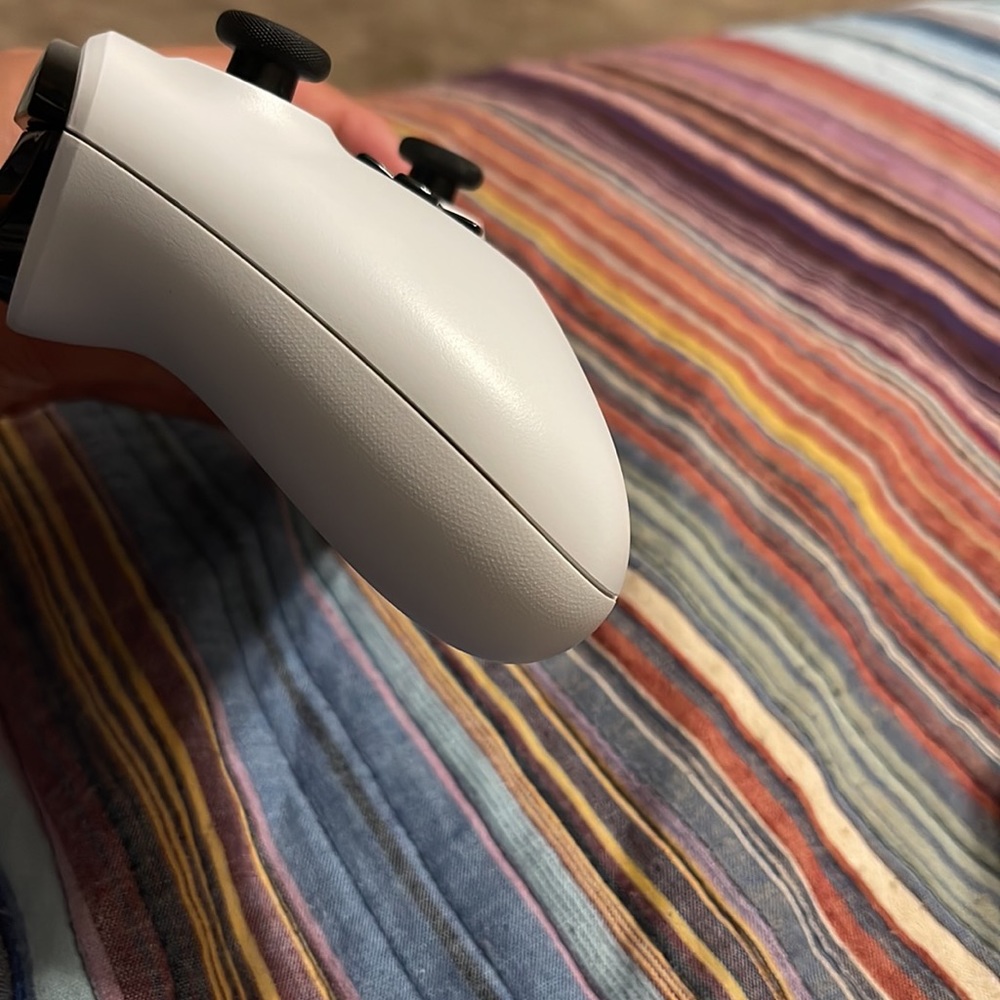 X Box One Controller - Picture 4 of 5